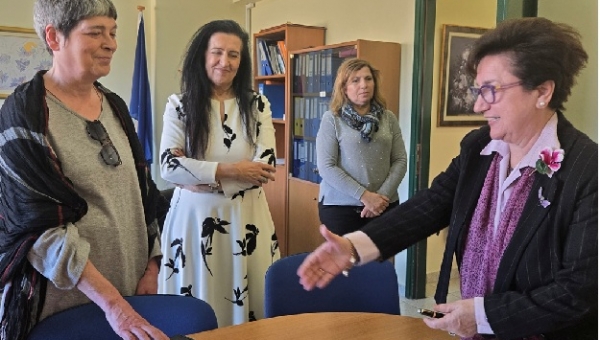 Στη φωτογραφία απεικονίζεται η Πρόεδρος του  Διοικητικού Συμβουλίου